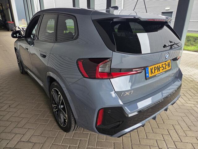 BMW iX1 xDrive30 Launch Edition 67 kWh