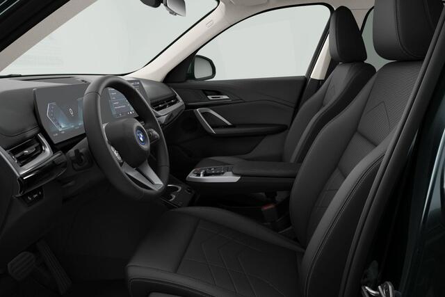 BMW iX1 eDrive20 Pure Edition | X-Line | Comfort Access | Stoelverwarming | Premium Pack