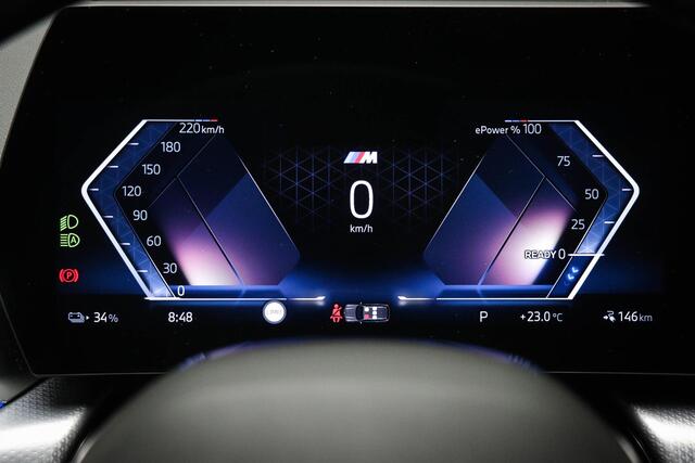 BMW iX1 eDrive20 67 kWh | INNOVATION PACK | PANORAMADAK | HEAD UP | MASSAGE | STUURVERWARMING | 360 CAMERA | 19"