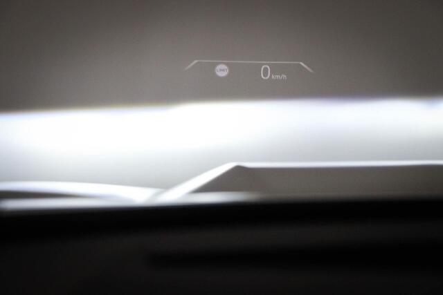 BMW iX1 eDrive20 67 kWh | INNOVATION PACK | PANORAMADAK | HEAD UP | MASSAGE | STUURVERWARMING | 360 CAMERA | 19"