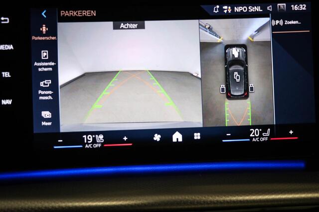 BMW iX1 eDrive20 67 kWh | INNOVATION PACK | PANORAMADAK | HEAD UP | MASSAGE | STUURVERWARMING | 360 CAMERA | 19"