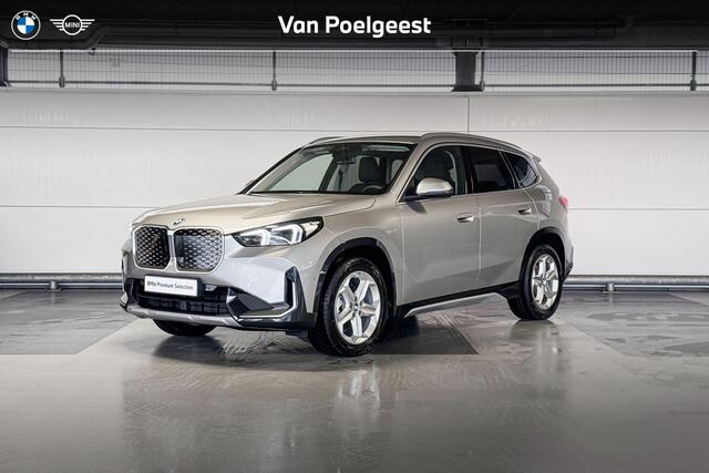 BMW iX1 eDrive20 Pure Edition 67 kWh | xLine | Premium Pack | Trekhaak