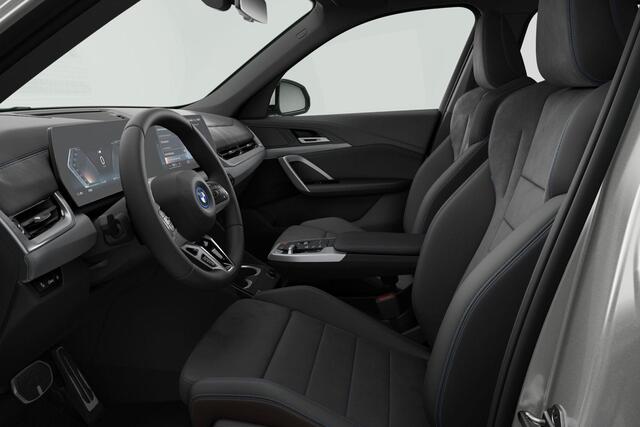 BMW iX1 xDrive30 Launch Edition | M-Sport | Trekhaak | Stoelverwarming | Comfort Access