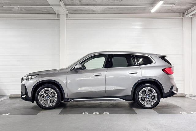 BMW iX1 xDrive30 Launch Edition | X-Line | Premium Pack | Stoelverwarming | Comfort Access
