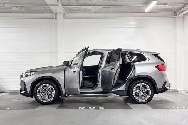 BMW iX1 xDrive30 Launch Edition | X-Line | Premium Pack | Stoelverwarming | Comfort Access