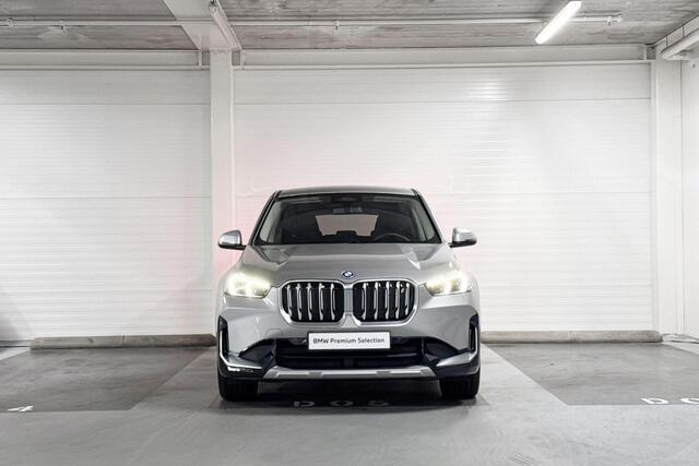 BMW iX1 xDrive30 Launch Edition | X-Line | Premium Pack | Stoelverwarming | Comfort Access