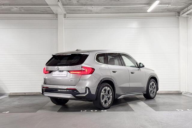 BMW iX1 xDrive30 Launch Edition | X-Line | Premium Pack | Stoelverwarming | Comfort Access