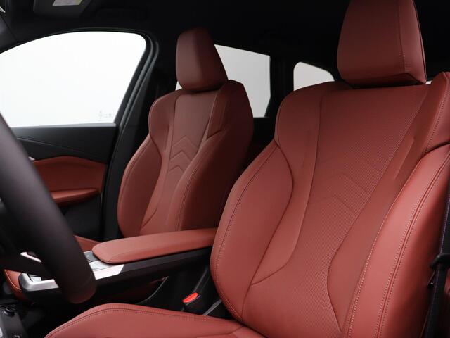 BMW iX1 eDrive20 M Sport Edition | M Sportpakket Pro | Premium Pack | Comfort Pack | Trekhaak | Elektrisch Verstelbare Sportstoelen | Driving Assistant Plus | Harman Kardon | 19''