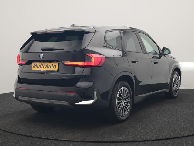 BMW iX1 xDrive30 67 kWh 313pk Dealer O.H. | Trekhaak Af Fabriek | Camera | Adaptief M Onderstel | Voorstoelen Verwarmd | Keyless | Sfeerverlichting | Apple Carplay | Adaptive LED | Cruise Control | Navigatie | DAB |