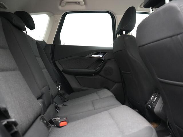 BMW iX1 xDrive30 67 kWh 313pk Dealer O.H. | Trekhaak Af Fabriek | Camera | Adaptief M Onderstel | Voorstoelen Verwarmd | Keyless | Sfeerverlichting | Apple Carplay | Adaptive LED | Cruise Control | Navigatie | DAB |