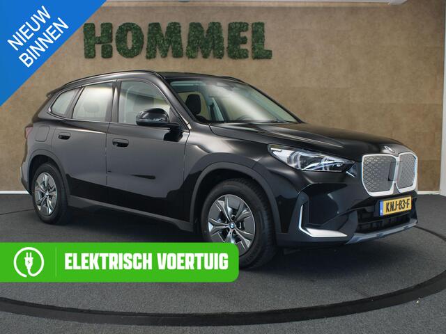 BMW iX1 xDrive30 67 kWh M Sport Edition AWD - NIEUWE AUTO! - ORIGINEEL NEDERLANDSE AUTO -AANHANGER MANOEUVREERHULP - PARKING ASSISTANT - DRIVING ASSISTANT - ADAPTIEF M ONDERSTEL - M SPORT EXTERIEURPAKKET - M SPORT INTERIEUR - BMW LIVE COCKPIT PROFESSIONAL - BMW D