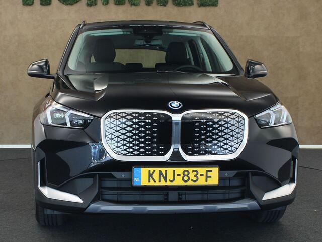 BMW iX1 xDrive30 67 kWh M Sport Edition AWD - NIEUWE AUTO! - ORIGINEEL NEDERLANDSE AUTO -AANHANGER MANOEUVREERHULP - PARKING ASSISTANT - DRIVING ASSISTANT - ADAPTIEF M ONDERSTEL - M SPORT EXTERIEURPAKKET - M SPORT INTERIEUR - BMW LIVE COCKPIT PROFESSIONAL - BMW D