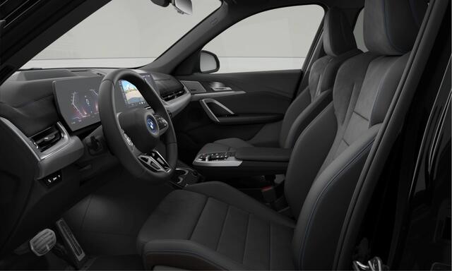BMW iX1 eDrive20 M-Sport - Pano - Trekhaak - Memoryzetel - Head-Up