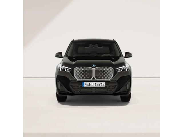 BMW iX1 eDrive20 M-Sport - Pano - Trekhaak - Memoryzetel - Head-Up