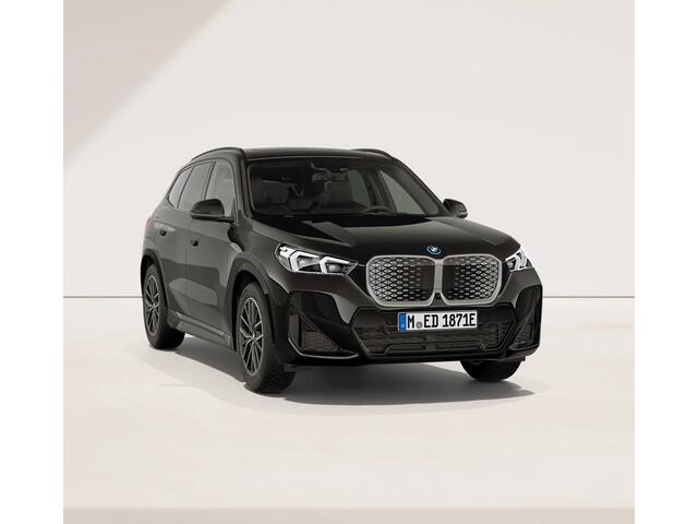 BMW iX1 eDrive20 M-Sport - Pano - Trekhaak - Memoryzetel - Head-Up