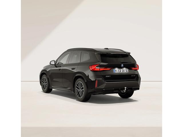 BMW iX1 eDrive20 M-Sport - Pano - Trekhaak - Memoryzetel - Head-Up