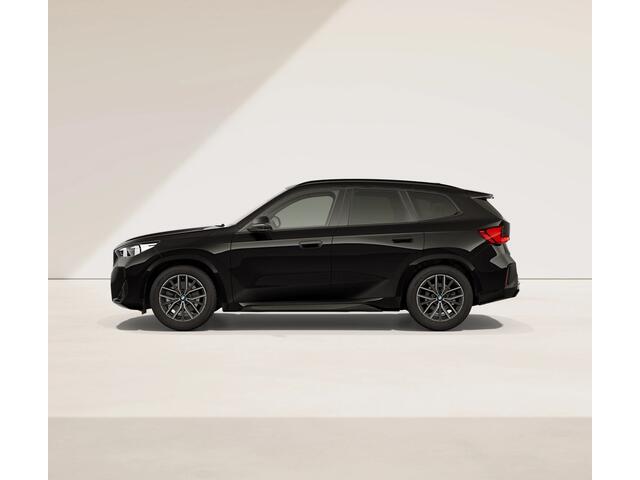 BMW iX1 eDrive20 M-Sport - Pano - Trekhaak - Memoryzetel - Head-Up