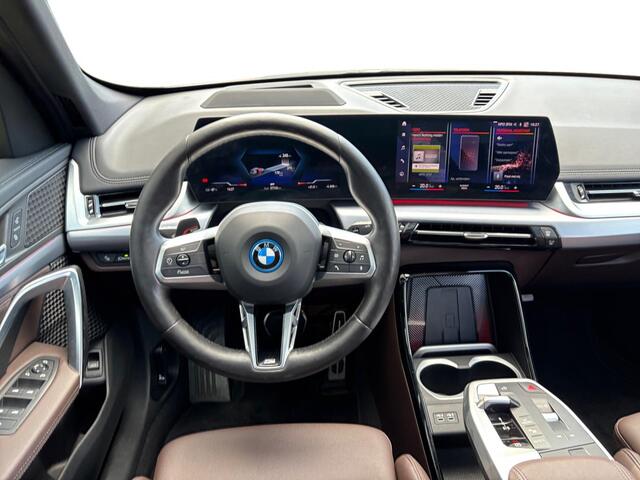 BMW iX1 xDrive30 M-Sport 67 kWh ? Pano ? Leder ? 360CAM