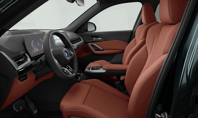 BMW iX1 eDrive20 67 kWh M Sport Edition Driving Assistant Plus - Head up - Elektrisch verwarmde voorstoelen - Sportstoelen - Comfort Access - Getinte Ruiten - Grootlichtassistent -