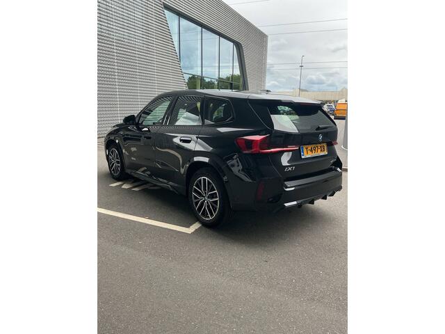 BMW iX1 xDrive30 67 kWh 306pk / Navigatie / Leder / Camera