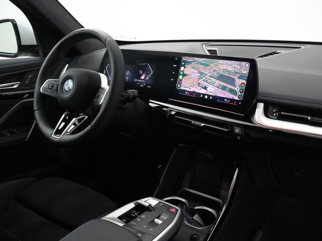 BMW iX1 eDrive20 67 kWh M-SPORT *46 KM NIEUW* + PANORAMA | PREMIUM | 19 INCH | M-REMMEN