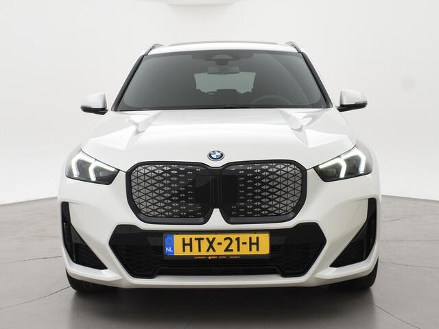 BMW iX1 eDrive20 67 kWh M-SPORT *46 KM NIEUW* + PANORAMA | PREMIUM | 19 INCH | M-REMMEN