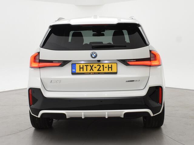 BMW iX1 eDrive20 67 kWh M-SPORT *46 KM NIEUW* + PANORAMA | PREMIUM | 19 INCH | M-REMMEN