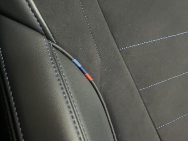 BMW iX1 eDrive20 67 kWh M-Sport | Panorama | 20" | Massage | Head-Up | Stoelverwarming
