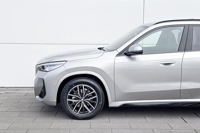 BMW iX1 eDrive20 67 kWh M Sport Edition | M-Sport | Driving Assistant Plus| Glazen panoramadak