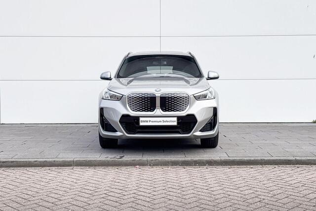 BMW iX1 eDrive20 67 kWh M Sport Edition | M-Sport | Driving Assistant Plus| Glazen panoramadak