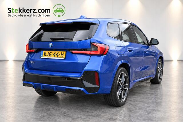BMW iX1 xDrive30 67 kWh M-Sport pakket | Premium Pack | All-in prijs incl. 12 mnd BOVAG garantie | Aviloo Accutest