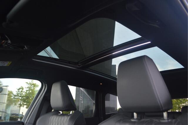 BMW iX1 xDrive30 M Sport Automaat / Panoramadak / Trekhaak / Sportstoelen / Comfort Access / Adaptieve LED / Head-Up / Harman-Kardon