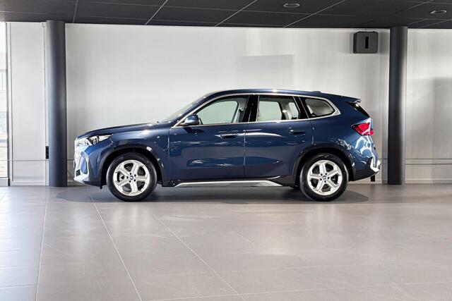 BMW iX1 eDrive20 67 kWh | X Line | Stoelverwarming | Head-Up Display | Comfort Access |