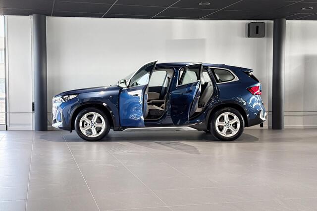 BMW iX1 eDrive20 67 kWh | X Line | Stoelverwarming | Head-Up Display | Comfort Access |