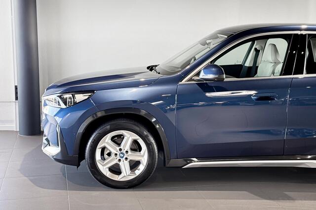 BMW iX1 eDrive20 67 kWh | X Line | Stoelverwarming | Head-Up Display | Comfort Access |