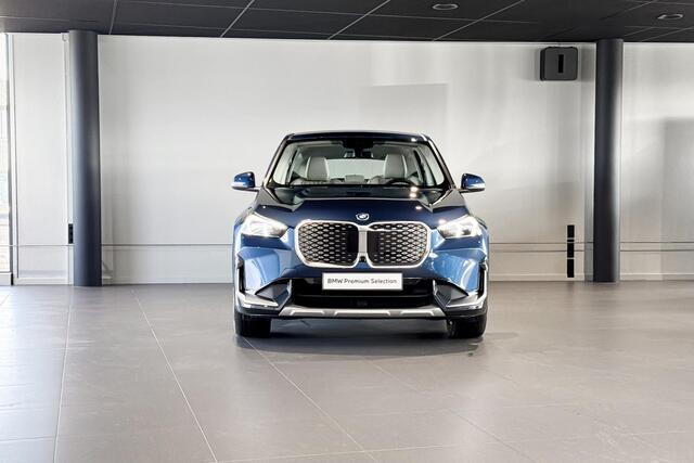 BMW iX1 eDrive20 67 kWh | X Line | Stoelverwarming | Head-Up Display | Comfort Access |