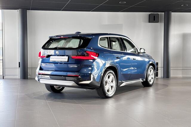 BMW iX1 eDrive20 67 kWh | X Line | Stoelverwarming | Head-Up Display | Comfort Access |