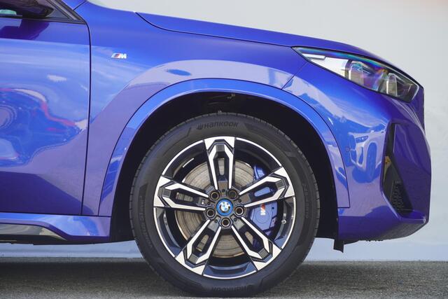 BMW iX1 eDrive20 | M Sportpakket | Panoramadak | Head-Up Display | Trekhaak | Comfort Access