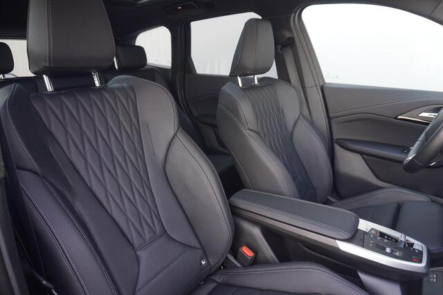 BMW iX1 eDrive20 | M Sportpakket | Panoramadak | Head-Up Display | Trekhaak | Comfort Access