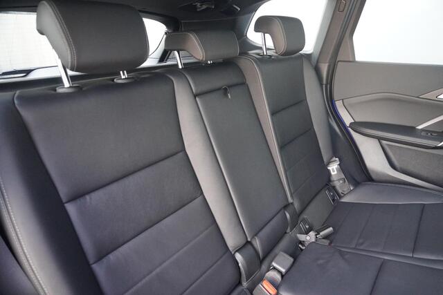 BMW iX1 eDrive20 | M Sportpakket | Panoramadak | Head-Up Display | Trekhaak | Comfort Access