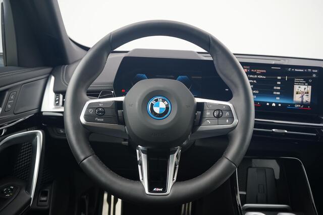 BMW iX1 eDrive20 | M Sportpakket | Panoramadak | Head-Up Display | Trekhaak | Comfort Access