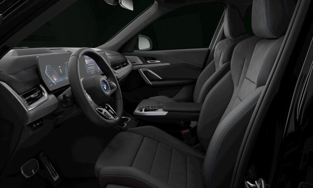 BMW iX1 xDrive30 | M-Sport | Live Cockpit | Panorama | Alcantara/Leder | Memory | Head-Up | ACC | H&K | 20"LM | Saphire Zwart