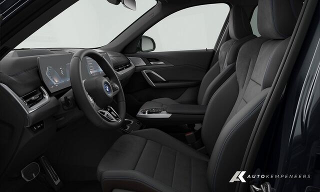 BMW iX1 xDrive30 M Sport | Trekhaak | Head-Up | Harman/Kardon | Driving Ass. + | 360 Camera | Adaptief M-Onderstel |