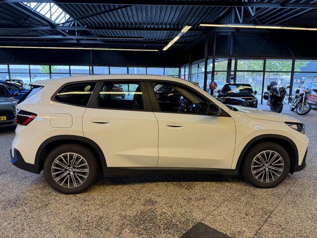 BMW iX1 xDrive30 Launch Edition 67 kWh | HUD | 360 | Keyles | BTW | LED |
