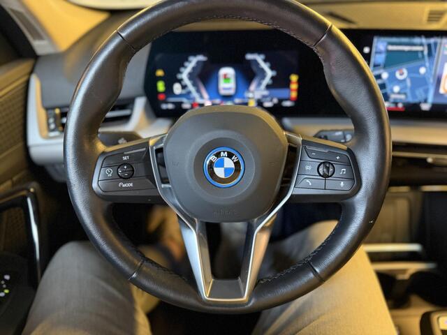 BMW iX1 xDrive30 Launch Edition 67 kWh | HUD | 360 | Keyles | BTW | LED |