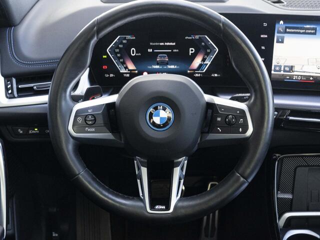 BMW iX1 xDrive30 | M Sportpakket | Driving Assistant Professional | Head Up Display | 20 inch | Harman Kardon | Trekhaak