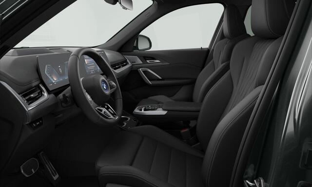 BMW iX1 xDrive30 M Sport - Trekhaak - Panoramadak - Driving Assistant Professional - Head up - Harman Kardon - Actieve bestuurdersstoel - Elektrisch verstelbare/verwarmde stoelen - Comfort Acces -