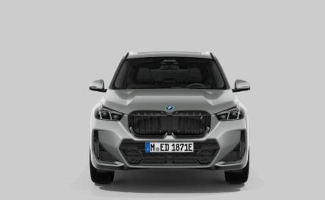 BMW iX1 xDrive30 M Sport - Trekhaak - Panoramadak - Driving Assistant Professional - Head up - Harman Kardon - Actieve bestuurdersstoel - Elektrisch verstelbare/verwarmde stoelen - Comfort Acces -