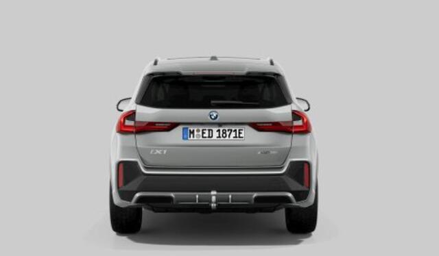 BMW iX1 xDrive30 M Sport - Trekhaak - Panoramadak - Driving Assistant Professional - Head up - Harman Kardon - Actieve bestuurdersstoel - Elektrisch verstelbare/verwarmde stoelen - Comfort Acces -