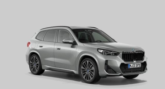 BMW iX1 xDrive30 M Sport - Trekhaak - Panoramadak - Driving Assistant Professional - Head up - Harman Kardon - Actieve bestuurdersstoel - Elektrisch verstelbare/verwarmde stoelen - Comfort Acces -